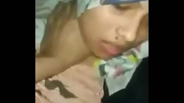 Malaysian Teen Porn: Tudung Sakit Masuk Batang Besar malay porn-27922