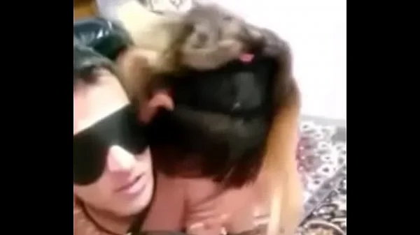 سواری دادن و لیسیدن پاهای خانم ایرانی جلوی شوهرش – Free Asian teen porn video