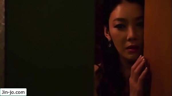 Jin-jo masturbates while watching her friend get fucked – Free Asian porn movies