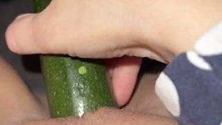 Insert I zucchini in my pussy – Free asianteenporn tv