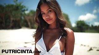 Putri Cinta nakedly strolled along the sandy beach – Free Asian teen sex xxx porn video