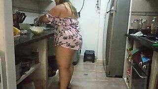 looking for the babysitter when she is in the kitchen – Free Asian porn movies